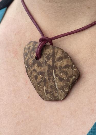 Foto, Nahaufnahme, Amulett aus Kokosnuss