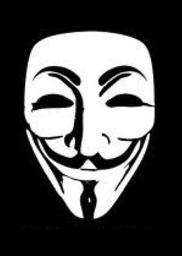 Die weiße Guy-Fawkes-Maske aus der Graphic Novel „V for Vendetta“ auf schwarzem Grund