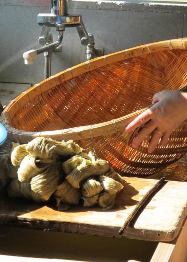 The Art of Washi: Tradition, Innovation, and Contemporary Challenges in Japanese Papermaking