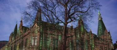Universitäts Bibliothek Altstadt bei Nacht plus Matrix