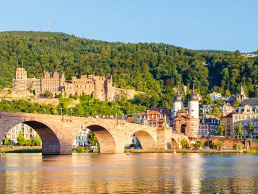 Blick auf das Heidelberger Schloss, die Alte Brücke und die Heiliggeistkirche