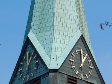 Peterskirche, Uhr