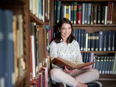 Germany Scholarship recipient in library