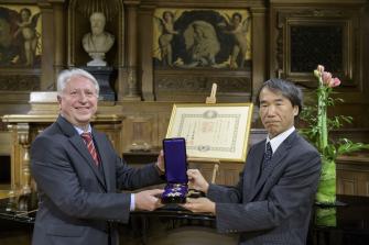 Auszeichnung des Rektor vom Japanischen Generalkonsul